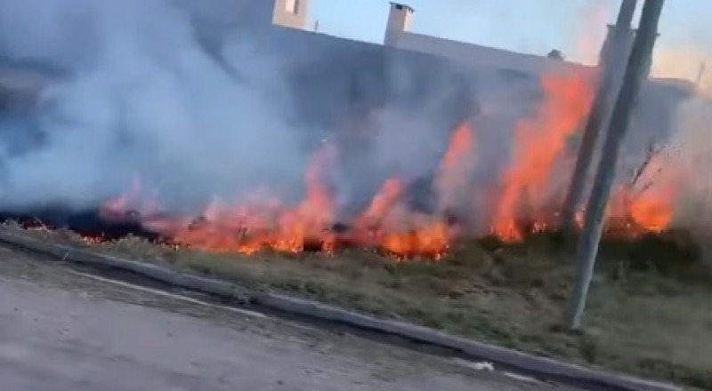 Intensa jornada de trabajo para los Bomberos por incendios